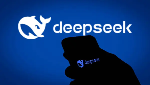 Dhaka, Bangladeş 27 Ocak 2025: Deepseek Ai logosu akıllı telefonda sergileniyor.
