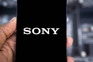 Dhaka, Bangladeş 28 Ocak 2025: SONY Japon şirketidir. SONY video oyunu konsol şirketi ve video oyun yayıncısıdır. Chip 'le akıllı telefon.