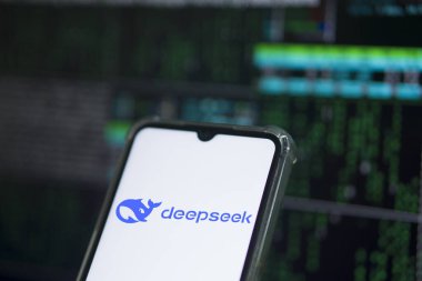 Dhaka, Bangladeş 27 Ocak 2025: Deepseek Ai logosu akıllı telefonda sergileniyor.