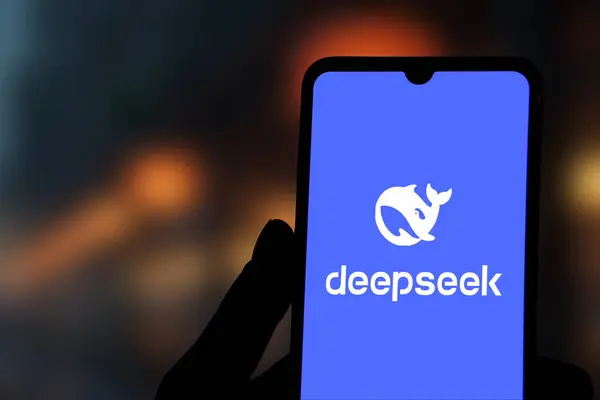 Dhaka, Bangladeş 27 Ocak 2025: Deepseek Ai logosu akıllı telefonda sergileniyor.