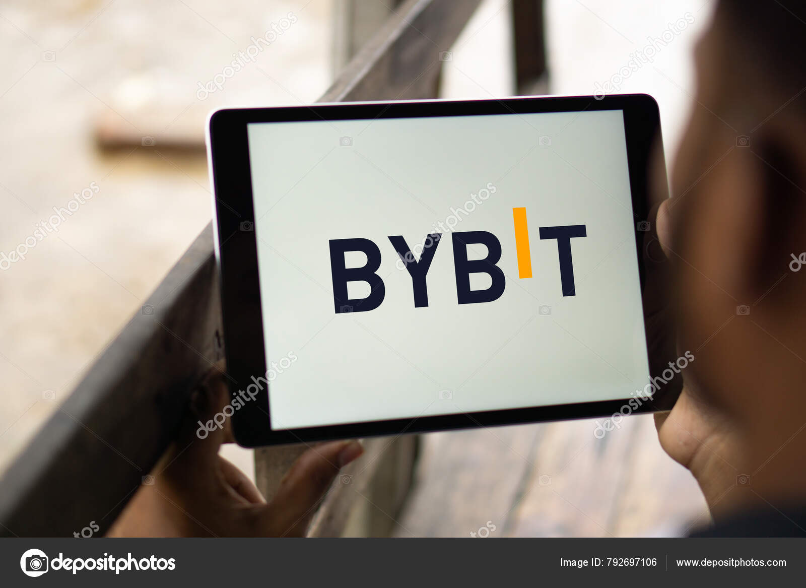 Bybit logo写真素材、ロイヤリティフリーBybit logo画像|DepositPhotos