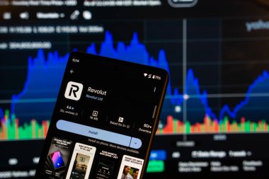 Dhaka, Bangladeş 08 Mart 2025: Revolut uygulaması bir SmartPhone 'da Uygulama Dükkanı' nda sergilenmektedir. Revolut küresel bir neobank ve finansal teknoloji şirketidir..
