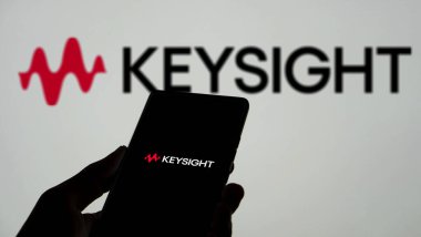 Dhaka, Bangladeş 23 Mart 2025: ABD 'li Keysight Technologies Inc. şirketinin web sayfası iş logosu önünde ekranda. Telefon ekranının sol üst kısmına odaklan.