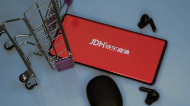 Dhaka, Bangladeş 19 Nisan 2025: JD Health (Çince:; pinyin: Jngdng Jinkng) Hong Kong 'da dijital sağlık hizmeti ve kaynak sağlama üzerine odaklanan bir Çin şirketidir..