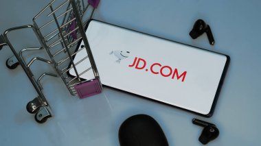 Dhaka, Bangladeş 19 Nisan 2025: JD.com şirketi borsada. JD.com finansal başarı ve kâr.