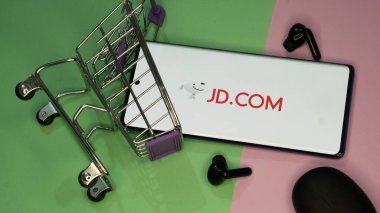 Dhaka, Bangladeş 19 Nisan 2025: JD.com şirketi borsada. JD.com finansal başarı ve kâr.