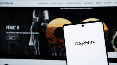 Dhaka, Bangladeş 04 Mayıs 2025: Garmin Logo Smartphone, Garmin çok uluslu bir Amerikan teknolojisidir..
