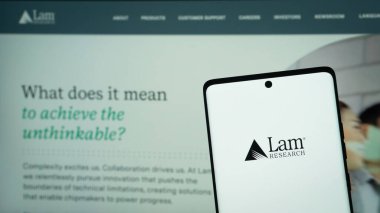 Dhaka, Bangladeş 04 Mayıs 2025: Lam Araştırma Şirketi logosu, Marka adı ve şirketlerin logosu Piyasada listelendi.