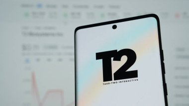 Dhaka, Bangladeş 03 Mayıs 2025: Wabsite ana sayfasında TAKE-İKİ SOFTWARE logosunu gösteren akıllı telefon ekranı üzerindeki seçici odaklanma.