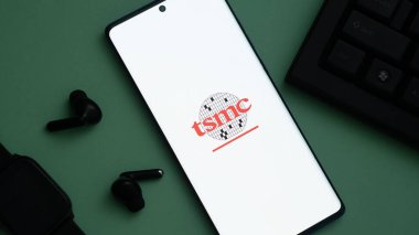 Dhaka, Bangladeş 02 Mayıs 2025: Telefon ekranı görüntüsünde TSMC.