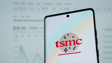 Dhaka, Bangladeş 02 Mayıs 2025: Telefon ekranı görüntüsünde TSMC.