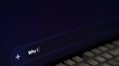 Neden Copilot AI-Dhaka, Bangladeş 26 Mayıs 2025 'i seçtiğimi gösteren arama giriş alanı olan karanlık bir bilgisayar ekranı..