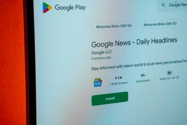 Dhaka, Bangladeş 23 Ağustos 2025: Google Play uygulaması için kurulum seçeneği ile Google News uygulama sayfası