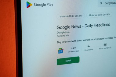 Dhaka, Bangladeş 23 Ağustos 2025: Google Play uygulaması için kurulum seçeneği ile Google News uygulama sayfası