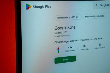 Dhaka, Bangladeş 23 Ağustos 2025: Google Play 'de bulut depolama ve yedekleme hizmetleri için Google One uygulaması