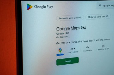 Dhaka, Bangladeş 23 Ağustos 2025: Google Maps Go uygulama listesi Google Play üzerinde gerçek zamanlı navigasyon özellikleri ile