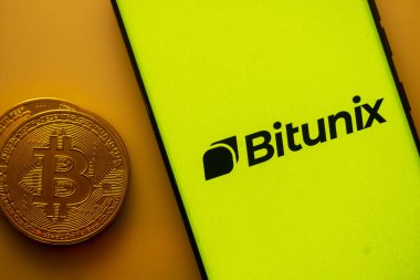 Dhaka, Bangladeş 22 Eylül 2025: Bitcoin ile Sarı Bitunix ekranı, şifreleme para platformunu sembolize ediyor