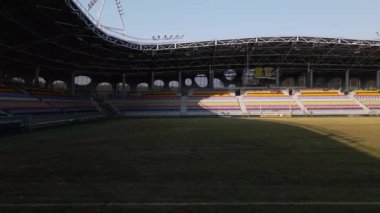 Bir sürü boş stadyum var. Ağır çekim. Yüksek kalite 4k görüntü