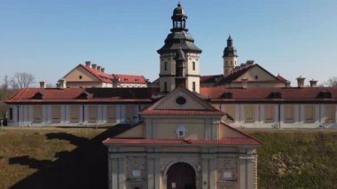 İnsansız hava aracı görüntüsünden Nesvizh kalesi. Yüksek kalite 4k görüntü
