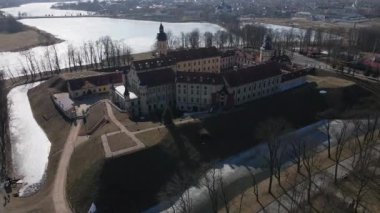 İnsansız hava aracı görüntüsünden Nesvizh kalesi. Yüksek kalite 4k görüntü