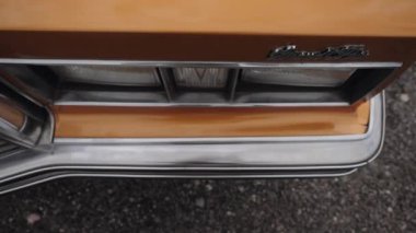 Pontiac model arabanın iç ve dış görünüşü gözlenebilir. Yüksek kalite 4k görüntü