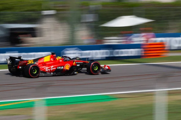 Charles Leclerc (MON) İtalya 'nın Monza şehrinde 2 Eylül 2023 tarihinde Ferrari SF-23 ile FP3 sırasında, Autodromo Nazionale Monza, Formula 1