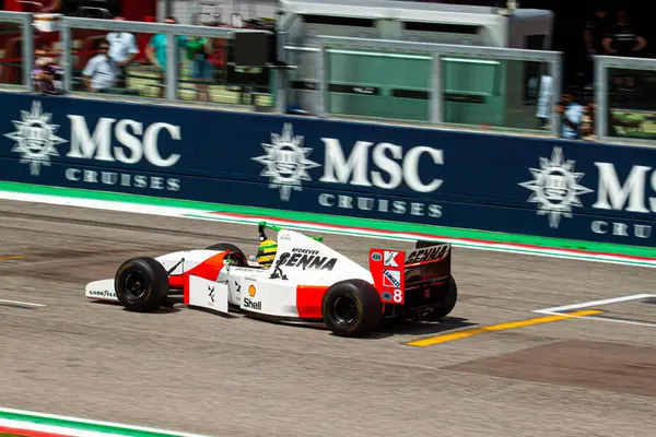 Sebastian Vettel Imola 'da Senna' nın McLaren 'ıyla