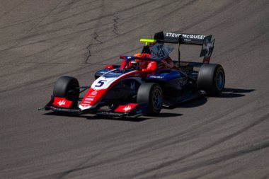 Sami Meguetouunif (FRA), İtalyan pratisyen hekim haftası boyunca Imola 'daki Enzo e Dino Ferrari Pisti' nin Acque Minerali köşesinde, Mızrak 'ının arabasıyla Formula 3' ün üçüncü turunda.