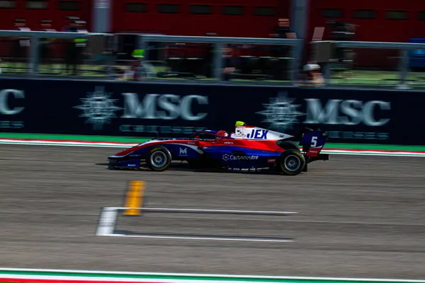 Sami Meguetouunif (FRA) İtalyan pratisyen hekim haftası boyunca Imola 'daki Enzo e Dino Ferrari Pisti' nin ana hattında mızrağının arabasıyla Formula 3 'ün uzun metrajlı yarışı için.