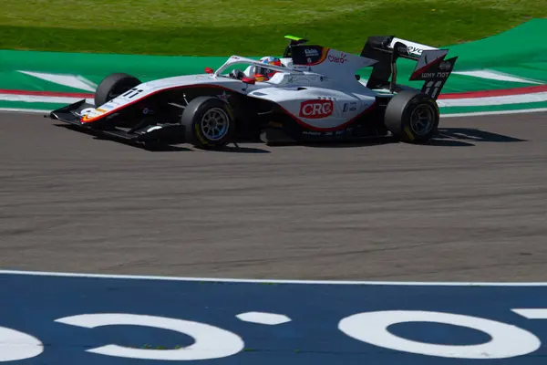 Sebastian Montoya (COL), İtalyan pratisyen hekim haftası boyunca Campos Racing 'in arabasıyla Imola' daki Enzo e Dino Ferrari Pisti 'nin Akque Minerali köşesinde Campos Yarışı' nın üçüncü turunda