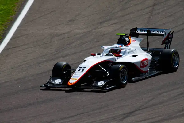 Sebastian Montoya (COL), İtalyan pratisyen hekim haftası boyunca Campos Racing 'in arabasıyla Imola' daki Enzo e Dino Ferrari Pisti 'nin Akque Minerali köşesinde Campos Yarışı' nın üçüncü turunda