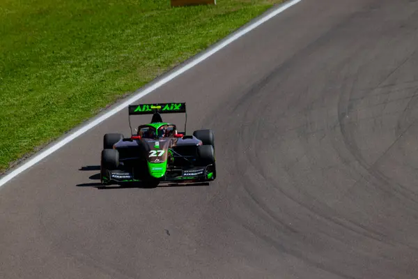 Nikita Bedrin (ITA) İtalyan pratisyen hekim haftası Imola 'daki Enzo e Dino Ferrari Pisti' nin Tosa köşesinde Aix Racing 'in arabasıyla Formula 3' ün sprint yarışı sırasında