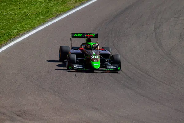 Joshua Dufek (AUT) İtalyan pratisyen hekim haftasında Aix Racing 'in arabasıyla Formula 3' ün sprint yarışı için Imola 'daki Enzo e Dino Ferrari Pisti' nin Tosa köşesinde.