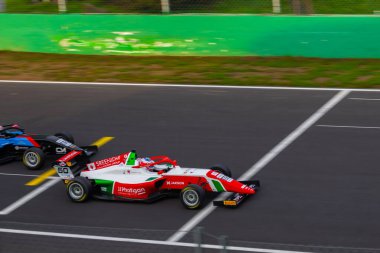 Hint sürücüsü Dion Gowda Euro Formula 4 'ün son raundunda 50 numaralı Prema Yarış arabasıyla Monza' da.