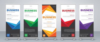 Modern soyut dikey işletmeler panolarını kaldırın. Sokak İşletmeleri, etkinlikler, sunumlar, toplantılar, yıllık etkinlikler, sergiler için reklam panoları.