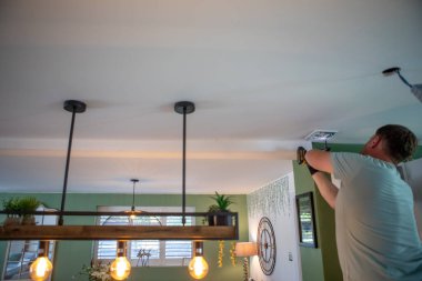 Batı Sussex 'te çalışan bir elektrikçi.