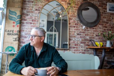 Batı Sussex 'te Yaratıcı Yönetmen / İşadamı