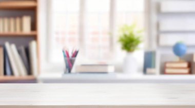 tablo üstü ve bulanık arkaplan defteri ve kalemi