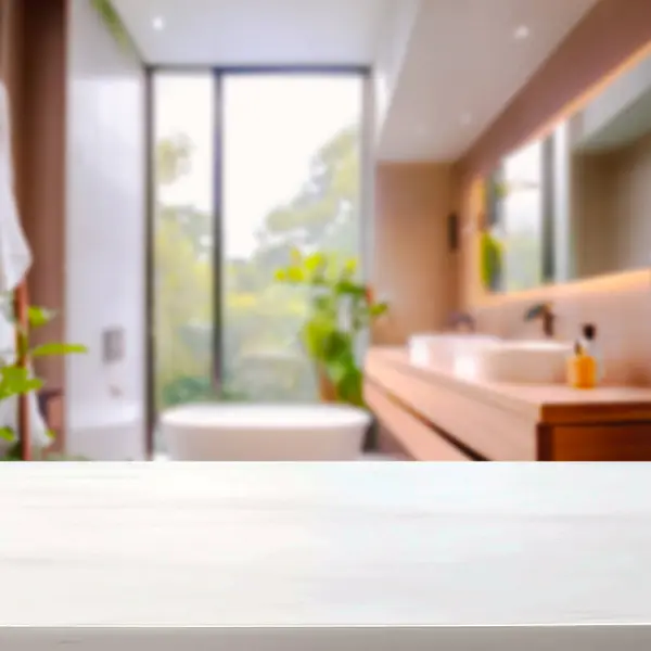 Banyo arka planı bulanık olan boş tezgah, tasarım ve dekorasyon kavramları için