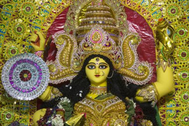 Jagaddhatri Puja Mata portre fotoğrafları 2023. Anne Durga 'nın başka bir şekli. Hindistan' ın Batı Bengal şehrinde Hindu tapınması..