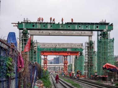 Bangladeş Yükseltilmiş Otoyol, Dhaka 'nın inşaat işi. Dhaka Yükseltilmiş Otoyolu Bangladeş 'in yükseltilmiş ilk altyapı projesi.