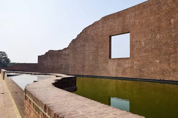 Dhaka 'daki anıtın duvarı.