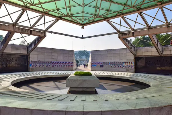Bangladeş 'teki Dhaka şehrindeki ulusal anıtın anıtı.