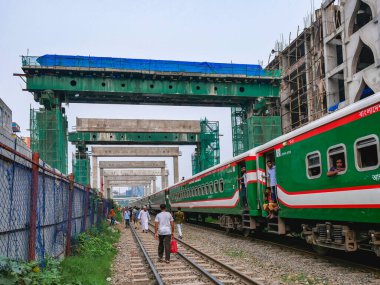 Bangladeş Yükseltilmiş Otoyol, Dhaka 'nın inşaat işi. Dhaka Yükseltilmiş Otoyolu Bangladeş 'in yükseltilmiş ilk altyapı projesi.