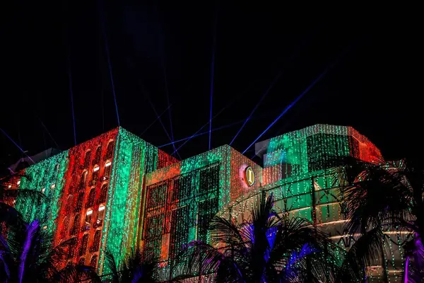 Intercontinental Dhaka, Dhaka 'daki Lüks Otel. Bangladeş 'in bağımsızlık gününde Kıtalararası Otel' in muhteşem aydınlanması