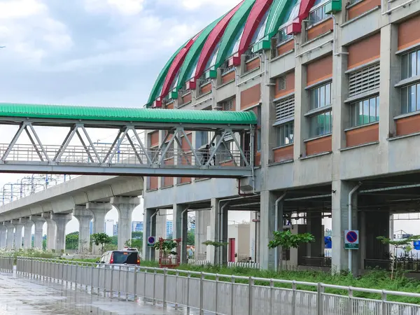 Bangladeş 'in Dhaka kentindeki metro istasyonu.