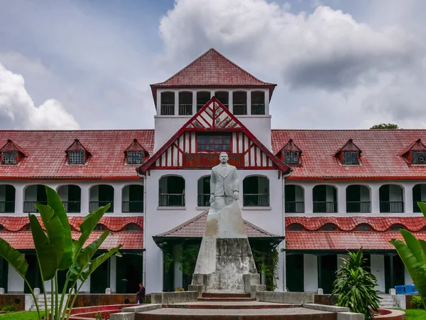 Zia Memorial Müzesi, aynı zamanda Chittagong, Bangladeş 'teki Old Circuit House olarak da bilinir. Chittagong 'da güzel bir mimari mekan. Bu eski bina 1913 'ün İngiliz döneminde kuruldu. Başkan Zia Chittagong Devre Evi 'nde suikasta uğradı..