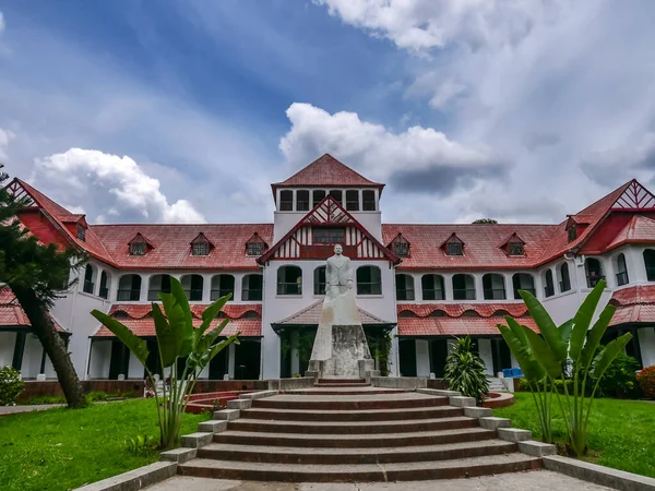 Zia Memorial Müzesi, aynı zamanda Chittagong, Bangladeş 'teki Old Circuit House olarak da bilinir. Chittagong 'da güzel bir mimari mekan. Bu eski bina 1913 'ün İngiliz döneminde kuruldu. Başkan Zia Chittagong Devre Evi 'nde suikasta uğradı..