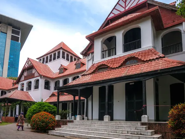 Zia Memorial Müzesi, aynı zamanda Chittagong, Bangladeş 'teki Old Circuit House olarak da bilinir. Chittagong 'da güzel bir mimari mekan. Bu eski bina 1913 'ün İngiliz döneminde kuruldu. Başkan Zia Chittagong Devre Evi 'nde suikasta uğradı..