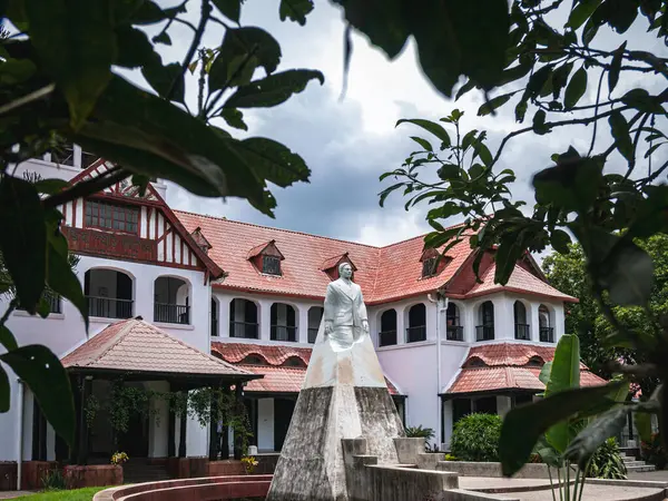 Zia Memorial Müzesi, aynı zamanda Chittagong, Bangladeş 'teki Old Circuit House olarak da bilinir. Chittagong 'da güzel bir mimari mekan. Bu eski bina 1913 'ün İngiliz döneminde kuruldu. Başkan Zia Chittagong Devre Evi 'nde suikasta uğradı..